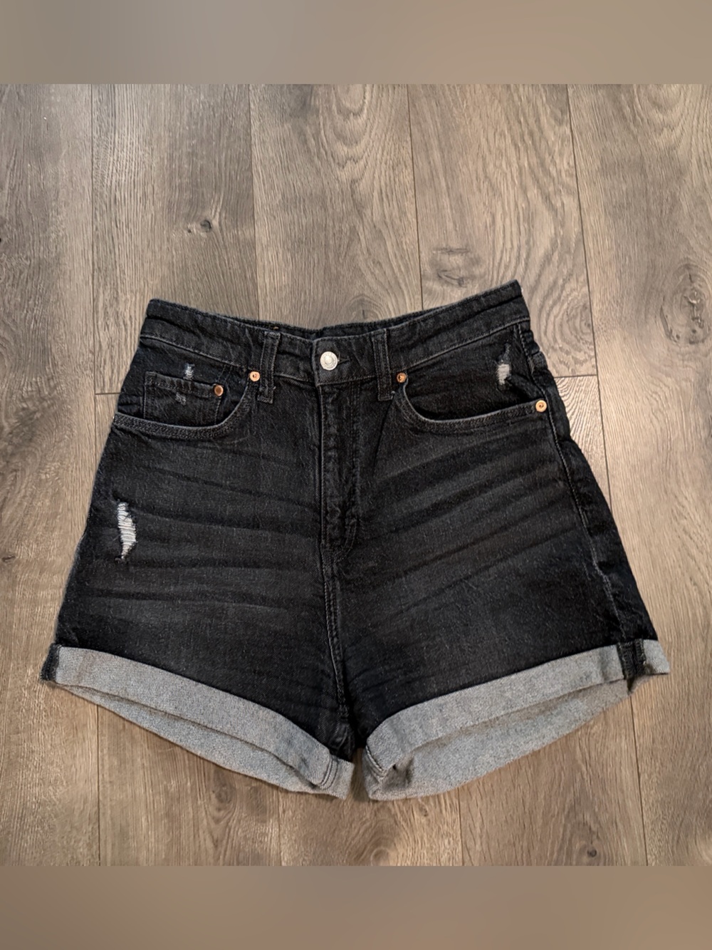 H&M Ultra High Waist Mom Shorts Black Denim Distressed Women’s Size 6